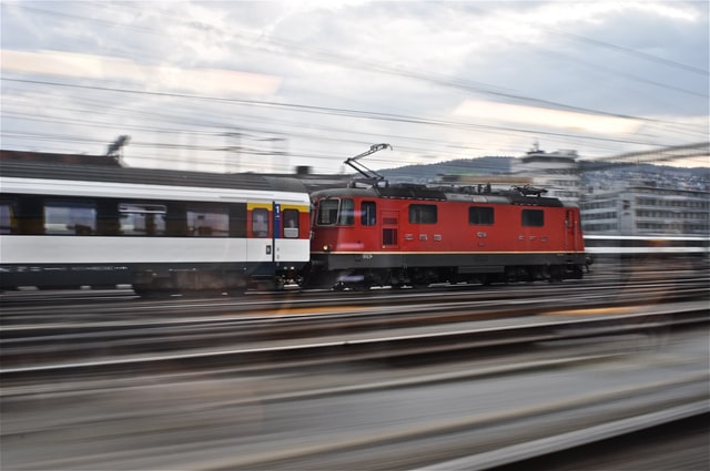 Zahlen und Züge, Fakten und Flüge